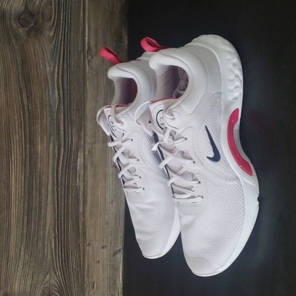 New Nike Womens Renew In Season Training Sneakers Size 8 Gym Workout Casual Shoe - Picture 7 of 10